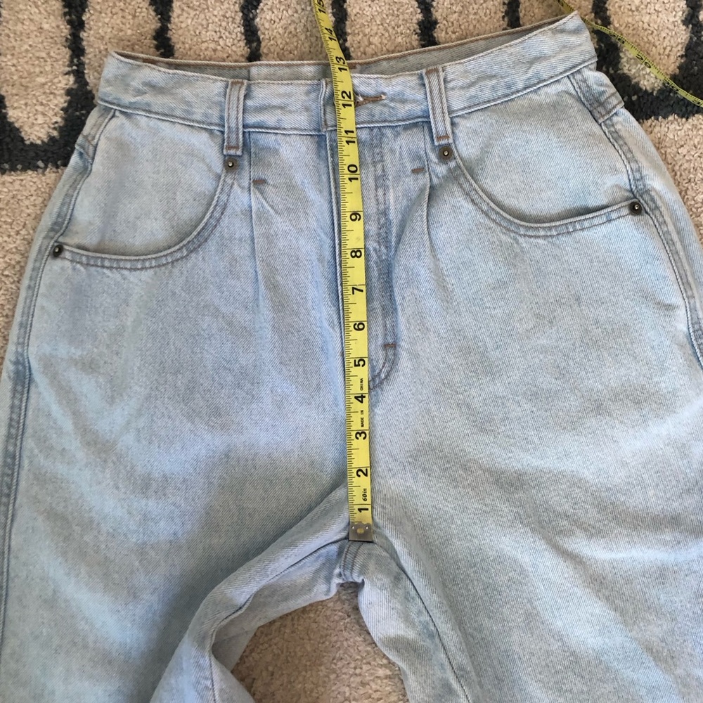 Vintage Brittania High Rise Light Wash Pleated Mom Jeans - Picture 8 of 11